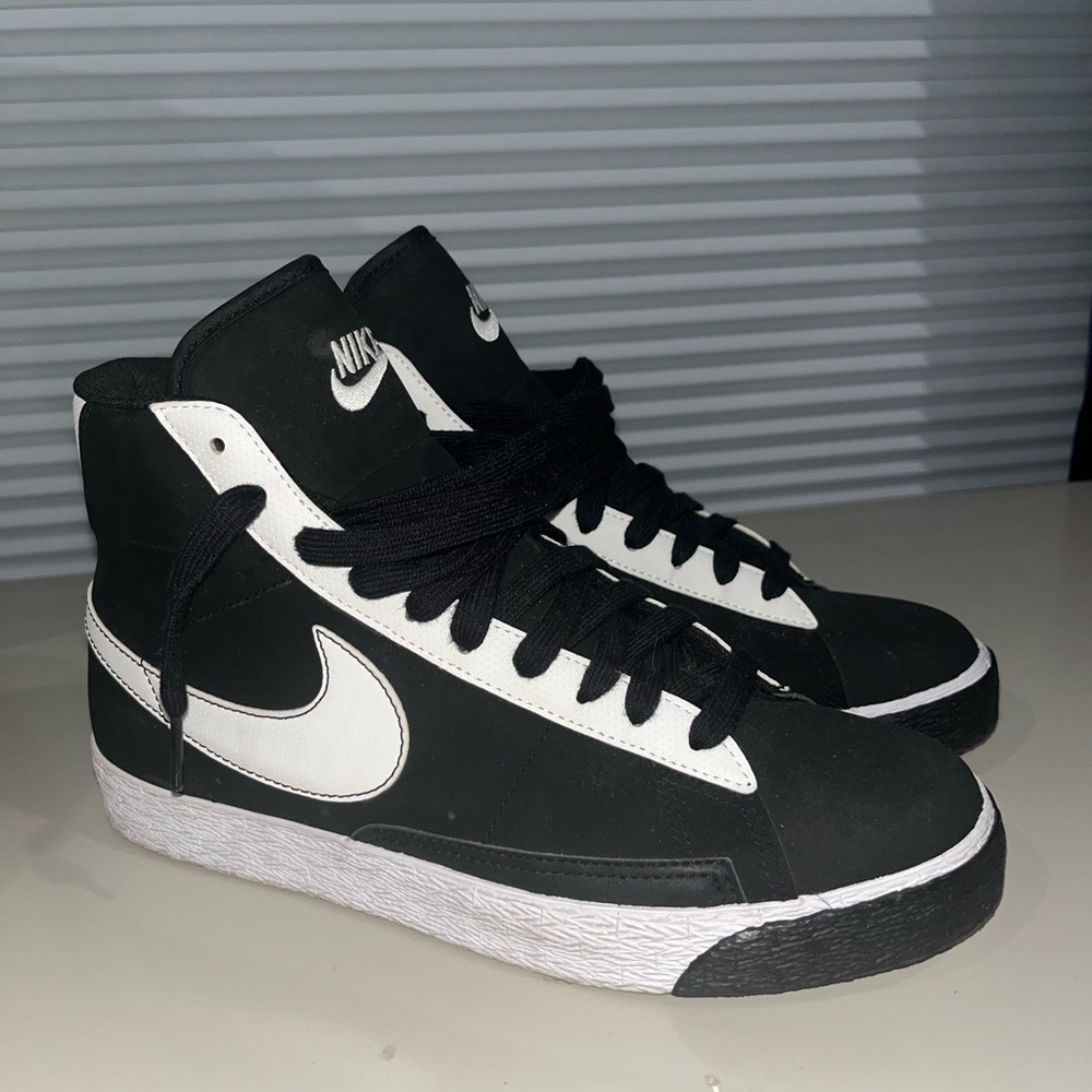Nike Blazer Mic ‘77 2009 size 7Y Black White grade school GS 318705–013 Sneakers